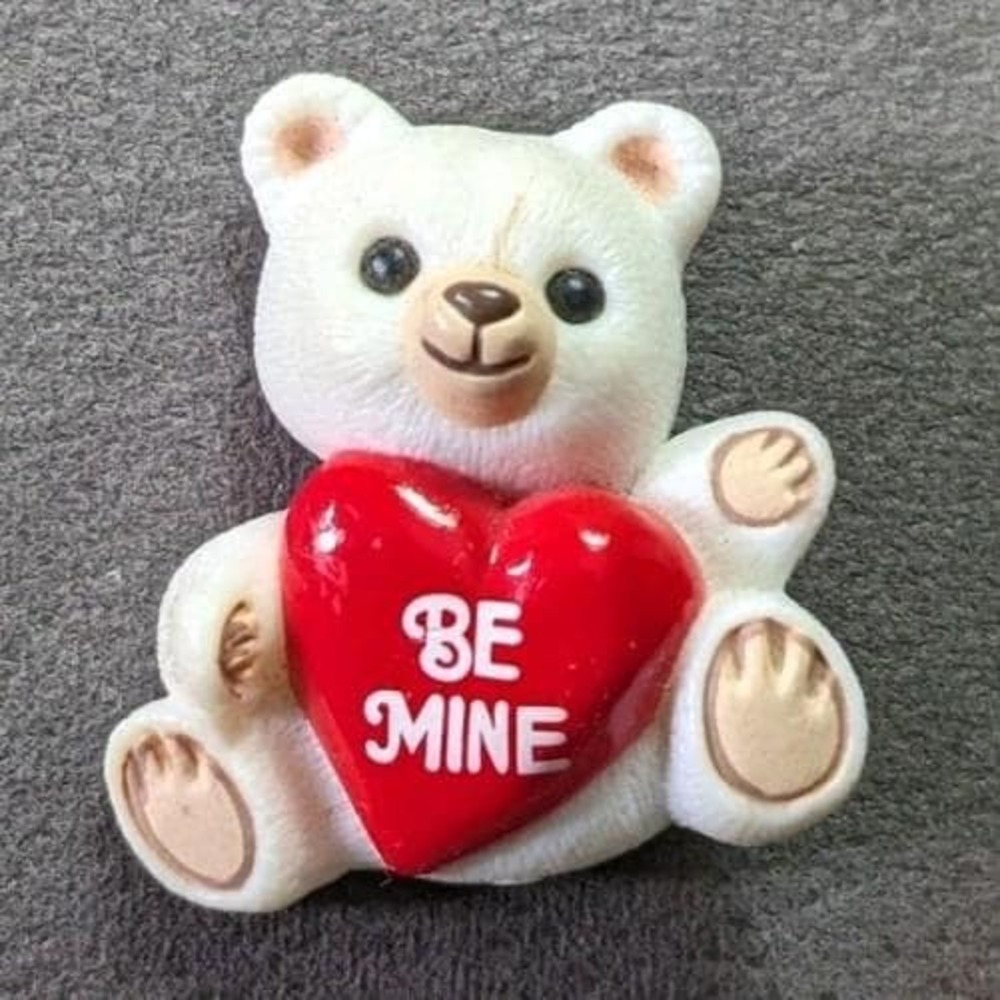 Vintage Hallmark Valentines Day Pin Be Mine White Teddy Bear‎ Love 1985